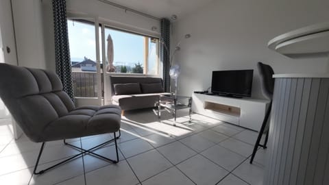 TV and multimedia, Seating area