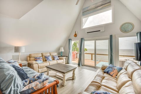 Cabin on Albemarle Sound with Dock and 2 Kayaks Cabin in Currituck County