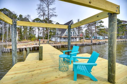 Cabin on Albemarle Sound with Dock and 2 Kayaks Cabin in Currituck County