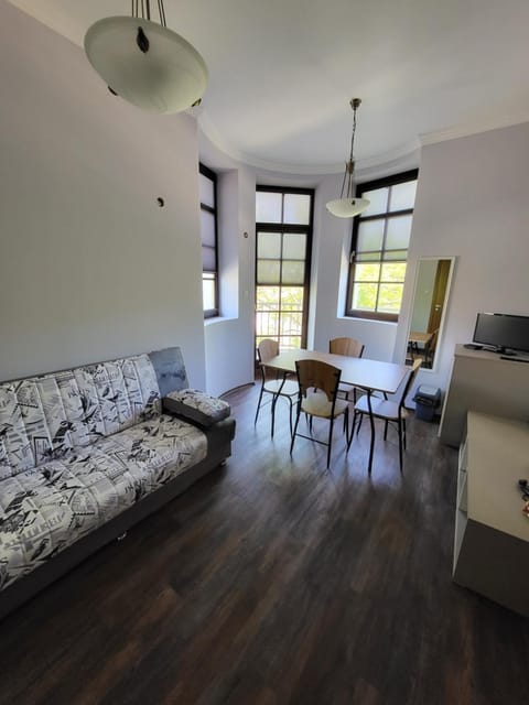 TV and multimedia, View (from property/room), Living room, Seating area, Dining area, furniture