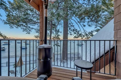 Lakefront Retreat Across from Homewood Resort House in Homewood