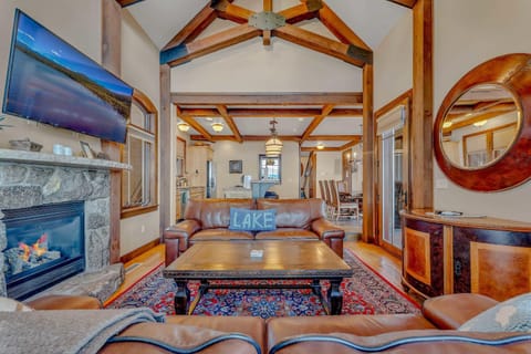 Lakefront Retreat Across from Homewood Resort House in Homewood