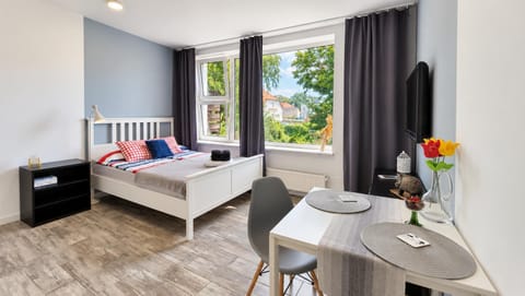 Bed, Living room, Photo of the whole room, Seating area, Dining area, Bedroom