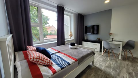 Communal lounge/ TV room, Bed, TV and multimedia, Living room, Photo of the whole room, Seating area, Dining area, Evening entertainment, Bedroom