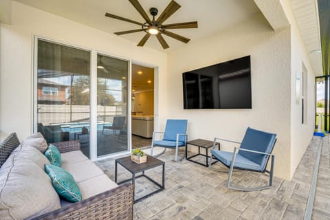 Relax, Play, Swim Luxe Haines City Home with Lanai! House in Haines City