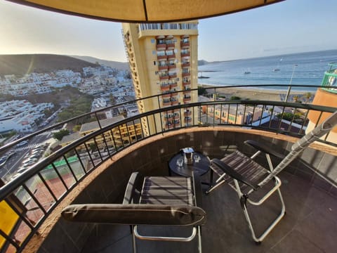 Natural landscape, View (from property/room), Balcony/Terrace, Seating area, Dining area, City view, Sea view
