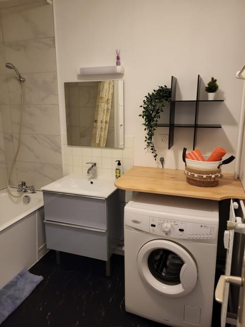 Studio avec parking gratuit Apartment in Saint-Étienne