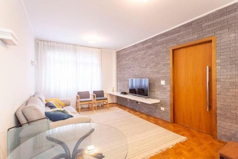TV and multimedia, Living room, Evening entertainment