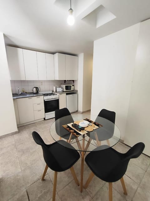 Kitchen or kitchenette, Living room, minibar, oven