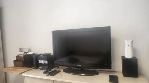Communal lounge/ TV room, TV and multimedia