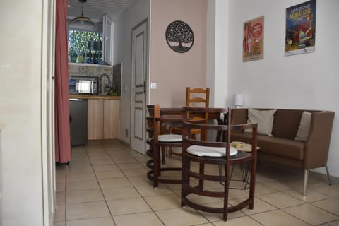 Kitchen or kitchenette, Living room, Dining area