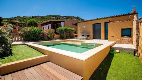 Property building, Spring, Day, Natural landscape, Garden, Garden view, Pool view, Swimming pool, sunbed