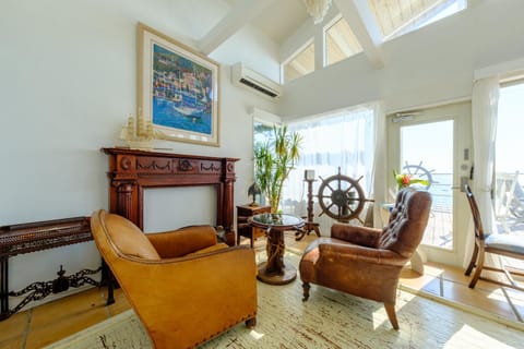 Living room, air conditioner