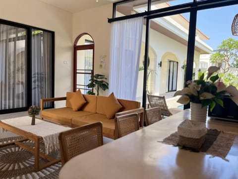 The Dahlia's Villa NEW 3 BR Canggu-Munggu Seseh Villa in North Kuta