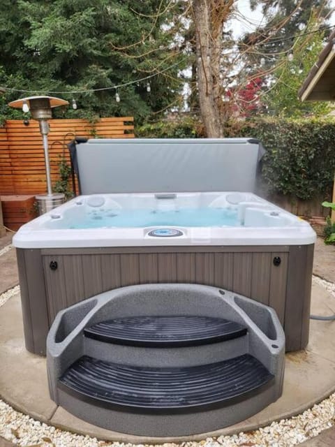 3 Bedrooms,Beautiful House with Hot Tub, Pool Oasis and Fire Pit House in Clovis