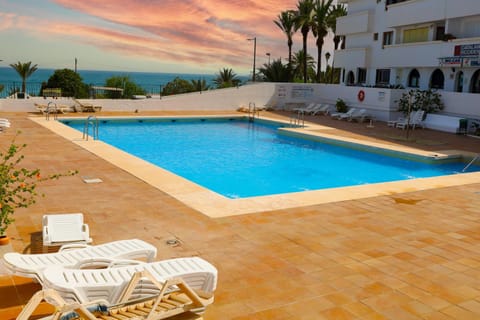 Pool view, Swimming pool, sunbed