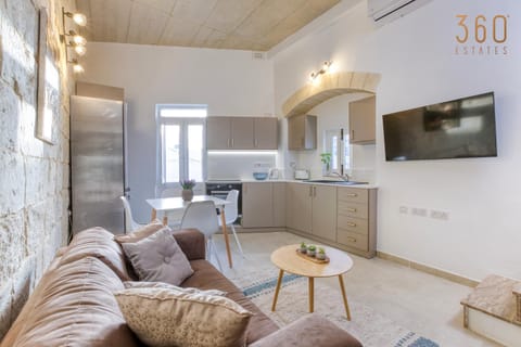 TV and multimedia, Kitchen or kitchenette, Living room, Seating area, minibar, oven
