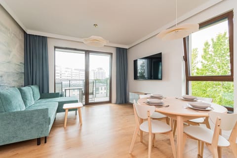 TV and multimedia, View (from property/room), Balcony/Terrace, Living room, Seating area, Dining area, Evening entertainment