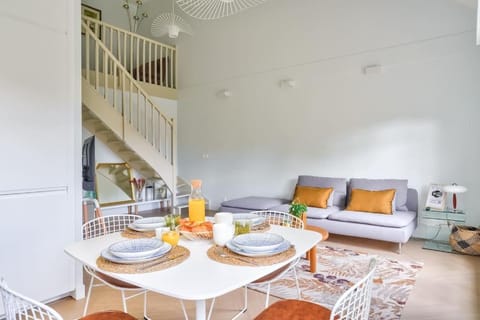 Living room, Seating area, Dining area