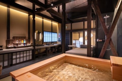 Hot Tub, Bathroom