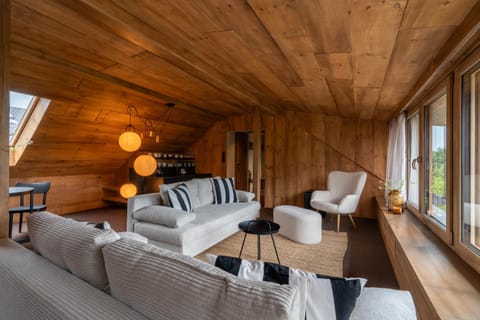 Living room, Seating area