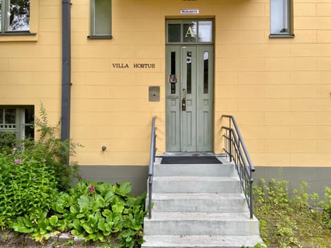 Facade/entrance