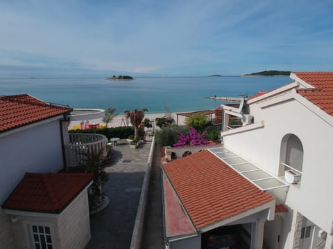 Property building, Neighbourhood, Sea view
