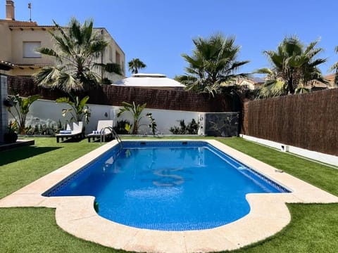 Property building, Off site, Swimming pool, sunbed