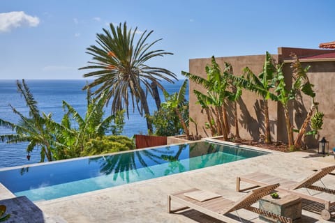 Property building, Garden, Sea view, Swimming pool