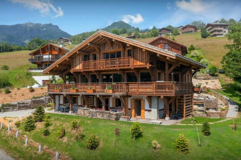 Property building, Day, Natural landscape, Summer, Garden, Garden view, Mountain view