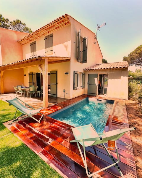 Patio, Sea view, Swimming pool, sunbed