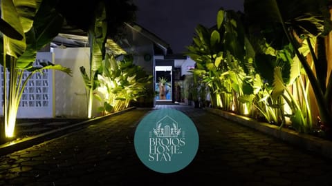 Property building, Restaurant/places to eat, Billiard, Garden, Coffee/tea facilities, City view, Garden view, Area and facilities, Non alcoholic drinks, Family, Family, Quiet street view, Parking, hair dryier, acessibility, air conditioner