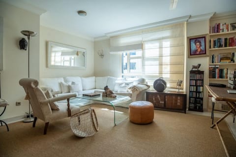 Library, Living room, Seating area