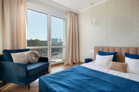 Bed, Living room, Photo of the whole room, Seating area, Bedroom