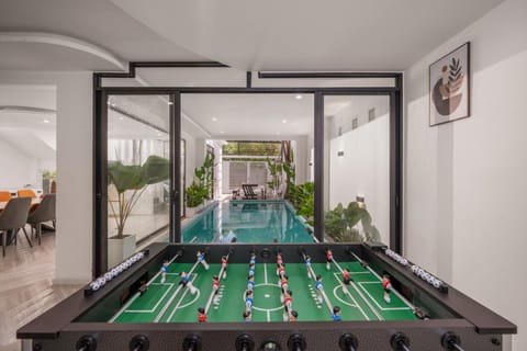 Billiard, Swimming pool