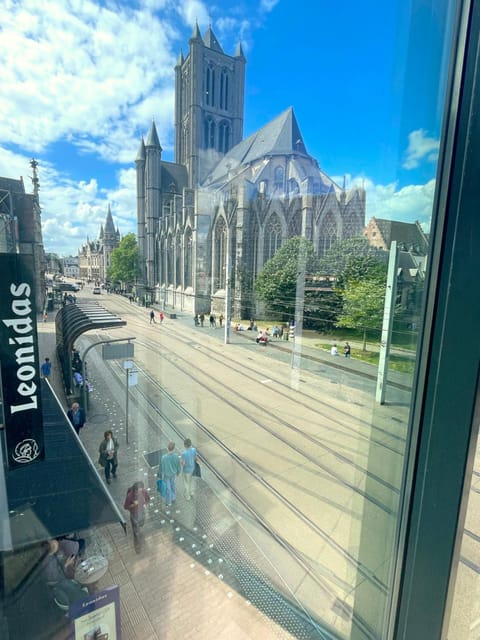 Nearby landmark, Street view