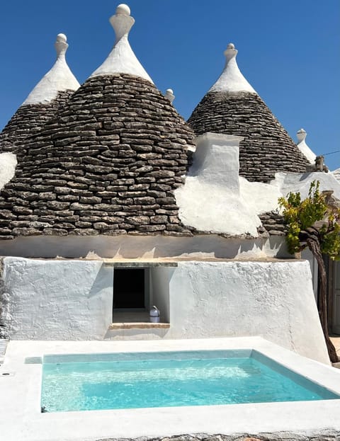 Property building, Hot Tub, Swimming pool