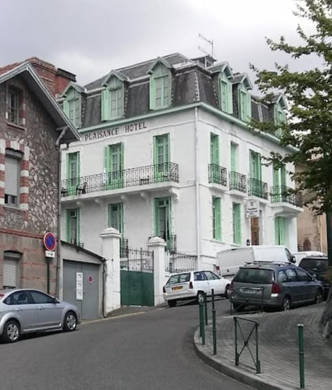Property building, Neighbourhood, Parking