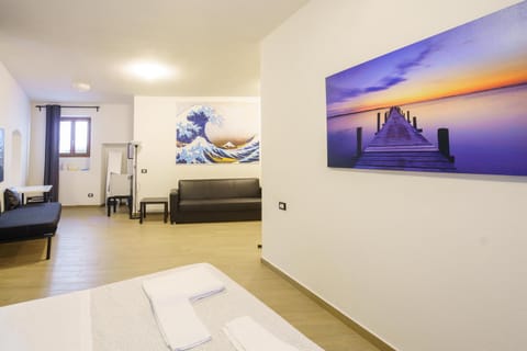 Photo of the whole room, Decorative detail