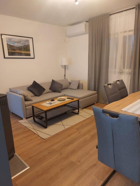 Living room, Seating area, air conditioner