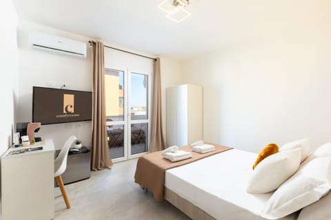 Bed, TV and multimedia, Photo of the whole room, Bedroom, air conditioner