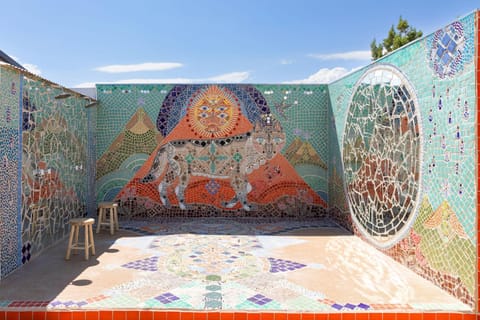 Modern Mosaics- Joshua Tree Chef Home On Hill Spa House in Yucca Valley