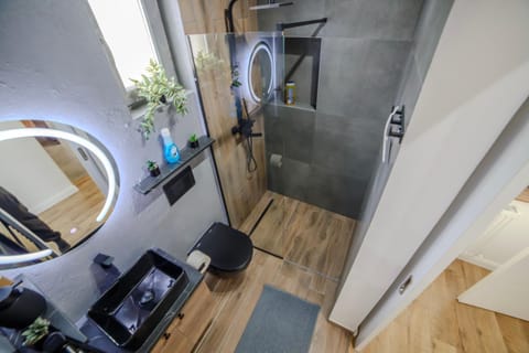 Shower, Toilet, Bathroom