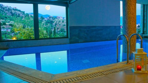 Shower, Patio, Other, Other, Decorative detail, Decorative detail, Seating area, City view, Landmark view, Mountain view, Swimming pool, Swimming pool, Swimming pool