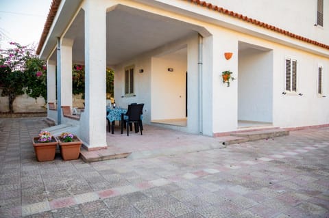 Property building, Patio, Day