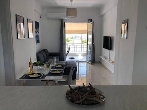 TV and multimedia, Kitchen or kitchenette, Living room, Dining area