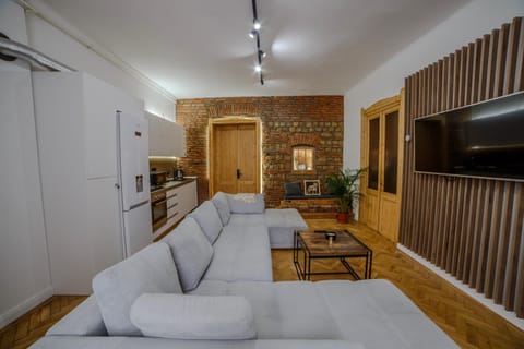 TV and multimedia, Kitchen or kitchenette, Living room, Seating area, Dining area, oven
