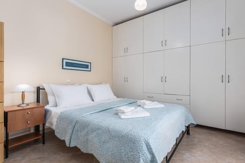 Bed, Photo of the whole room, Bedroom, towels, wardrobe