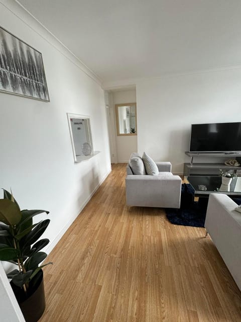 Tranquil Top-Floor Family Haven! Apartment in Cardiff