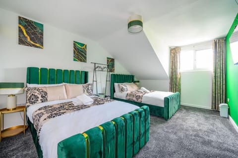 -3F421- For your Relaxed, Cosy stay, Free Parking Apartment in Dewsbury